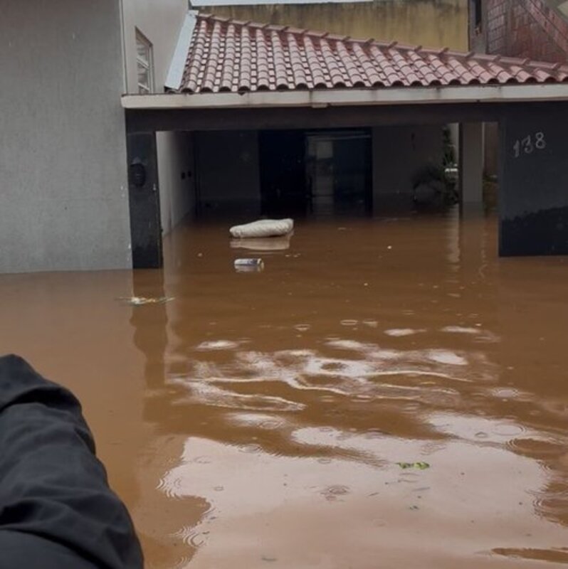 Minha família perdeu tudo nas enchentes em Minas Gerais.